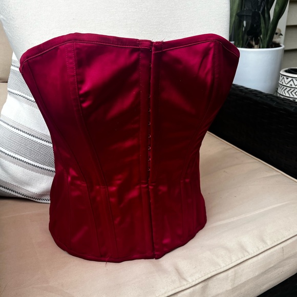 Satin Boustier red. Adorable - Picture 2 of 6